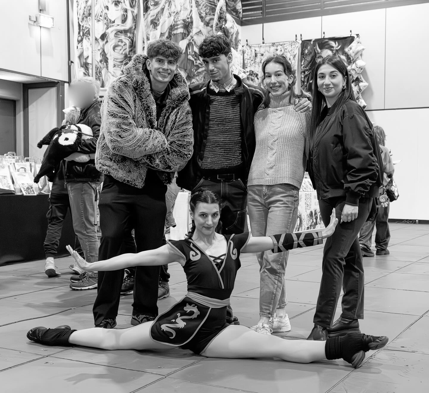 „Die wahre Stärke eines Ninja liegt in seiner Stille.“

Ninja Gang : @mihaelbelilov @qirexs @sabrinasalvaa @dearculture__ 

#ninja

Foto by : Ninja Pärchen : @saenger.photography